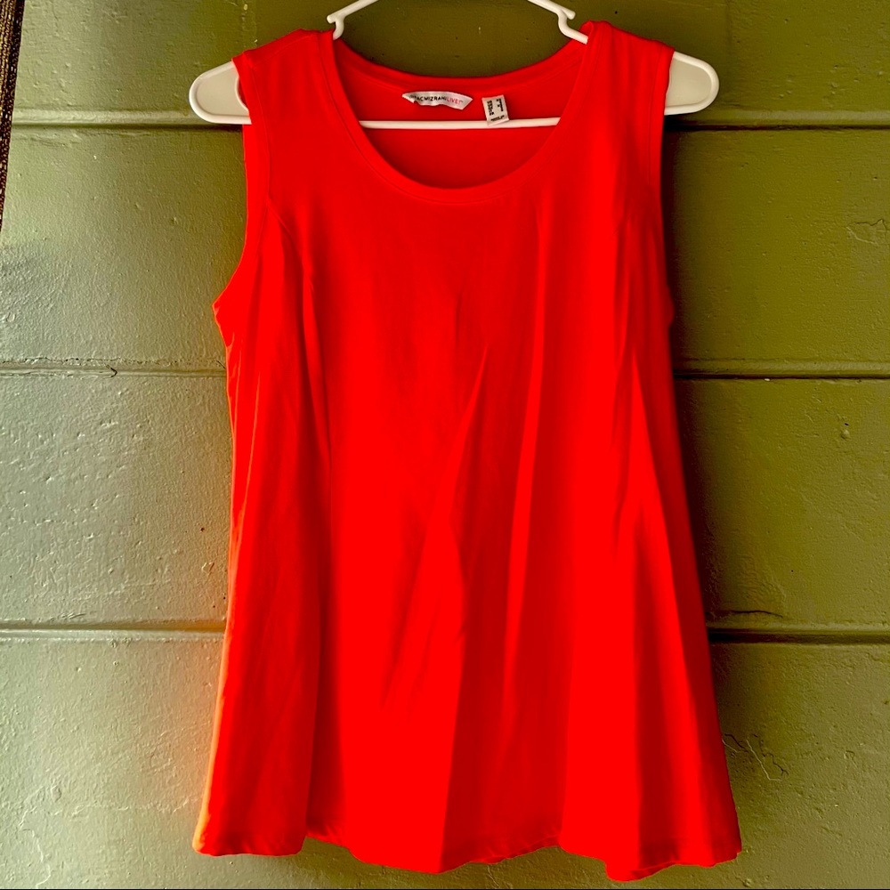 Isaac Mizhari live women’s top